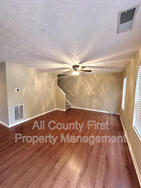 5867 Strathmoor Manor Cir