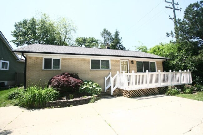 Building Photo - 5800 Paramus Rental