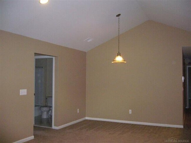 Área de comedor - 55439 Ambassador Ct Unidad 55439