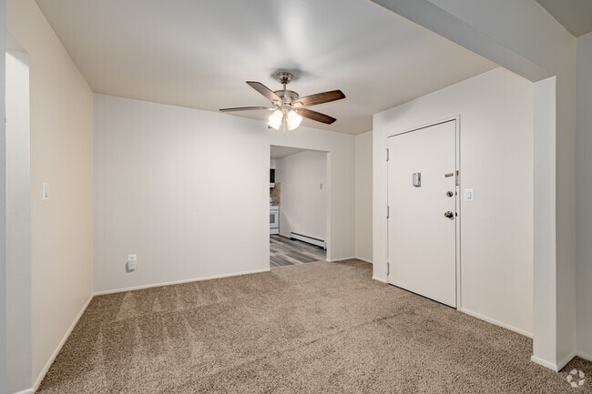 1BR, 1BA - 802SF - Dining Room