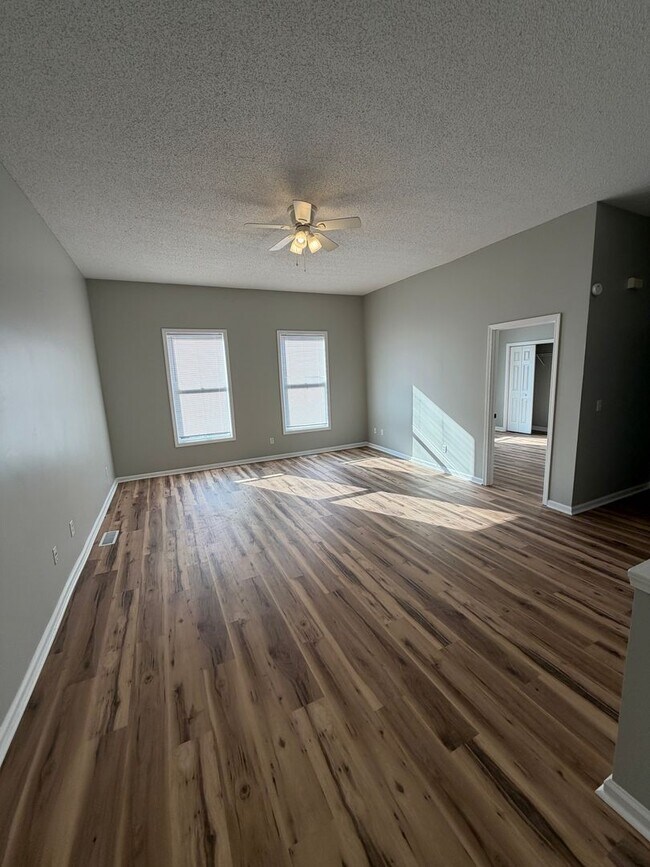 Photo - 2 bedroom, new floors, walkable! Unidad 520-C