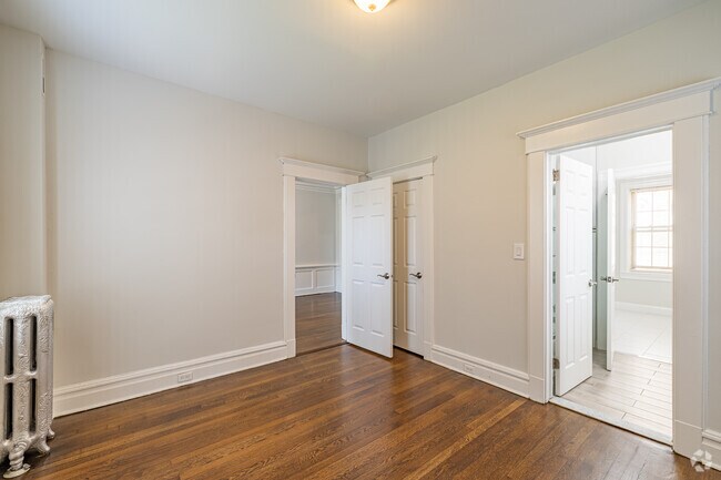 1BR, 1BA w/Dining Area - 671SF - Bedroom