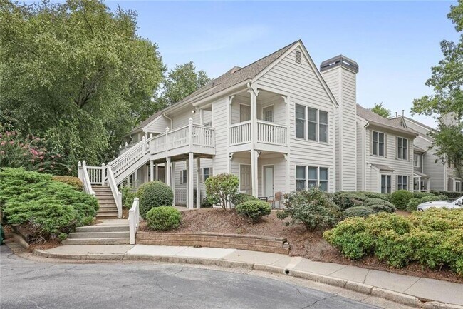 Photo - 911 Hollyfax Cir NE