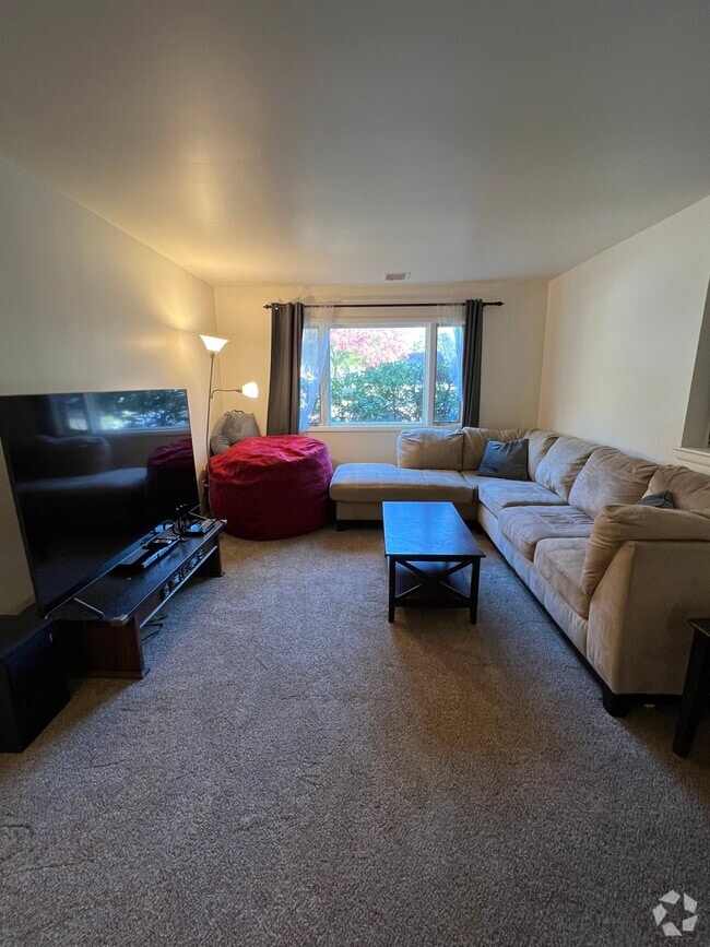 Building Photo - 3125 Sayre Dr Unit 3125 Rental