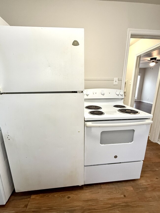 Photo - 33 8th Ave NW