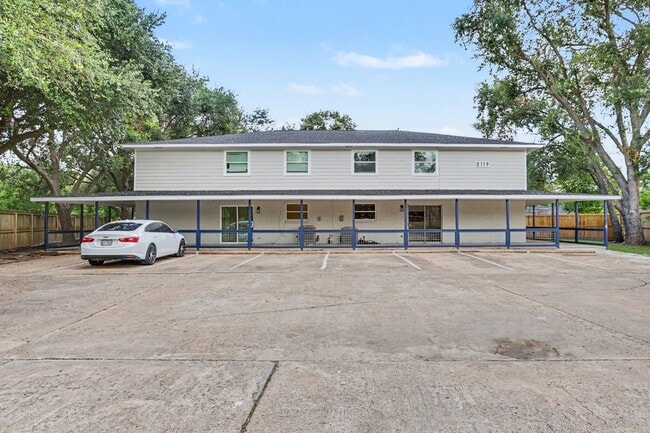 Building Photo - 2119 Barr St Unit C