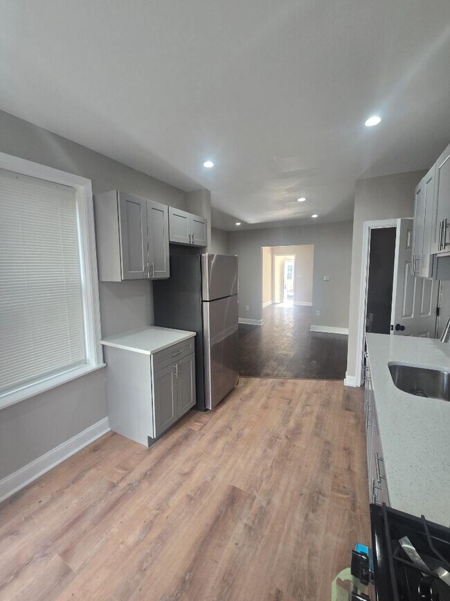 Photo - 2219 Bonaffon St