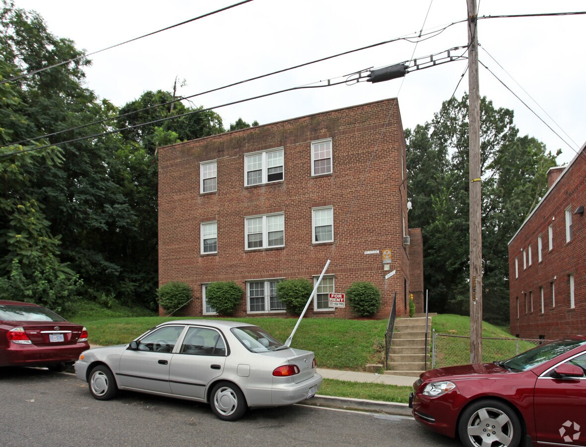 Foto principal - 2711 Q St SE