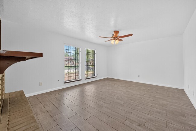 Photo - 5711 Hopetown Dr