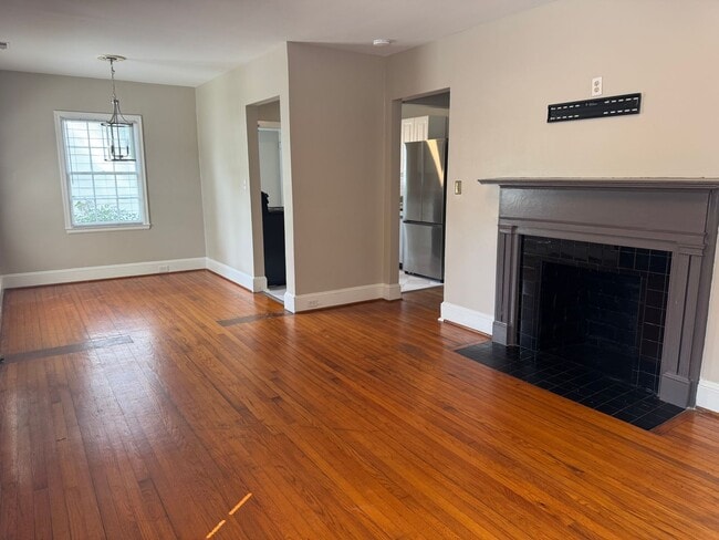 2213 Chesterfield Ave