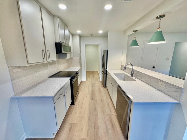 Photo - 5935 Meadow Way