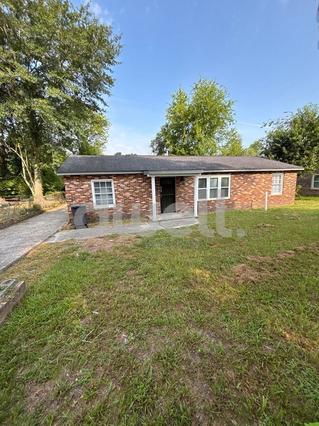 Building Photo - 2445 Yates Dr