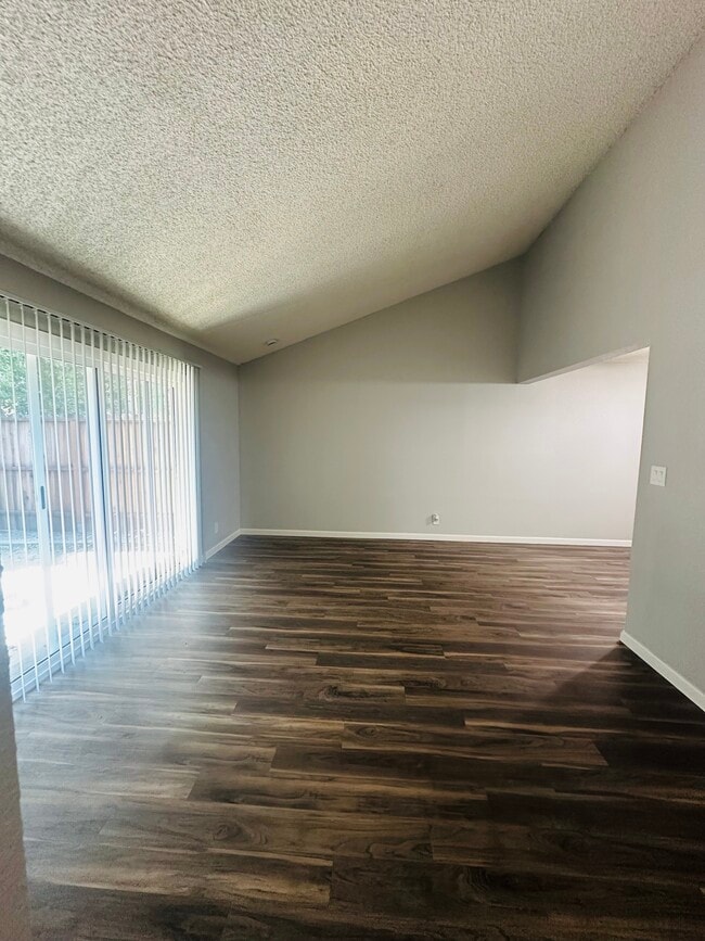 Whitney Villa Apartments