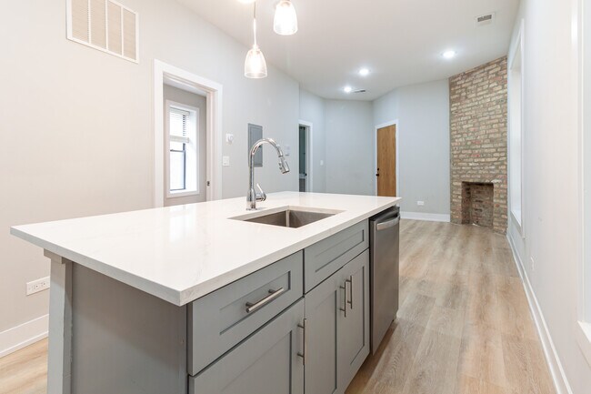 Photo - 441 W Belden Ave