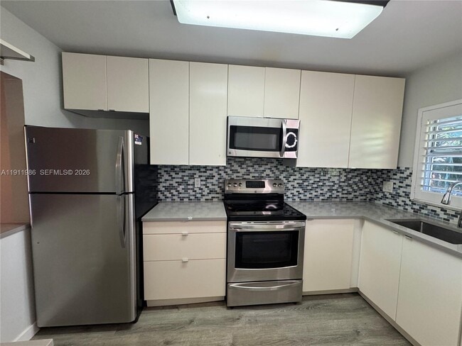 Building Photo - 1752 NW 3rd Terrace Unit 317C