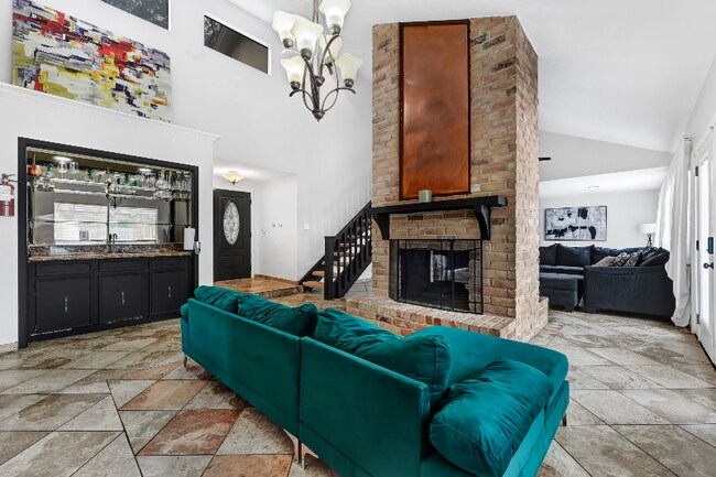 Photo - 503 Ellingham Dr