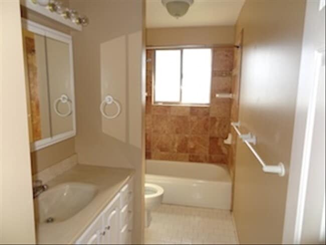 Photo - 798 E Scirlein Dr