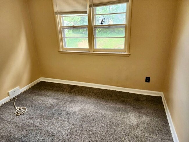 Building Photo - 109 Main St Unit Apt B
