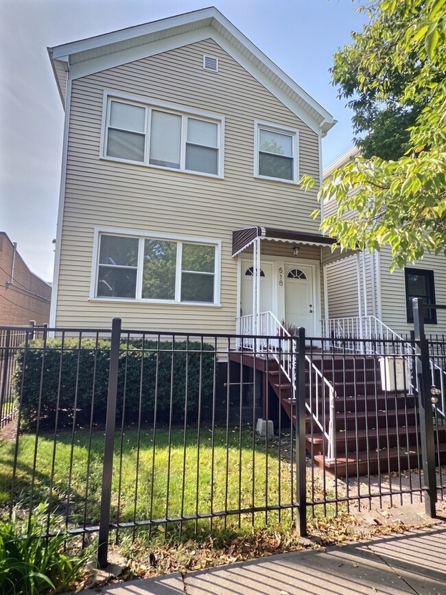 Building Photo - 515 W 40th Pl
