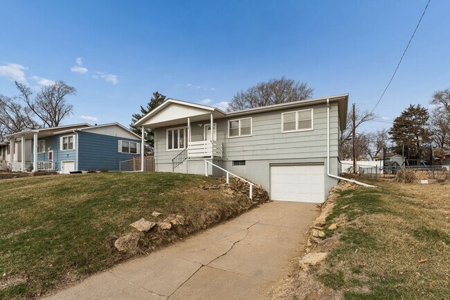 Photo - Charming 3-bedroom, 1-bath home conveniently located in the LaVista area