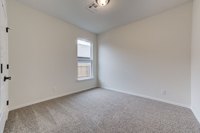 Photo - 4 BEDROOM CAPITAL HOME IN SAND SPRINGS!!!