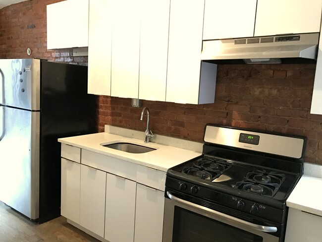 Photo - 17-21-21 Woodbine St Apartamento Unidad 1L