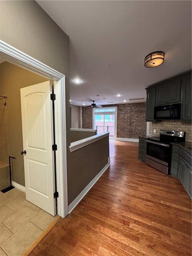 Photo - 21 E Center St