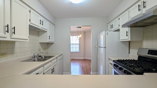 Photo - 310 W Happfield Dr