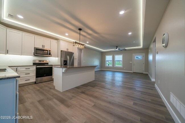 726 Vine Dr