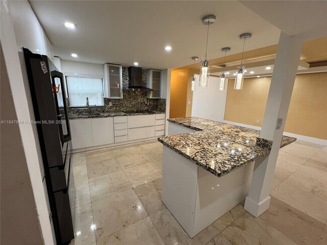 Photo - 840 NE 199th St