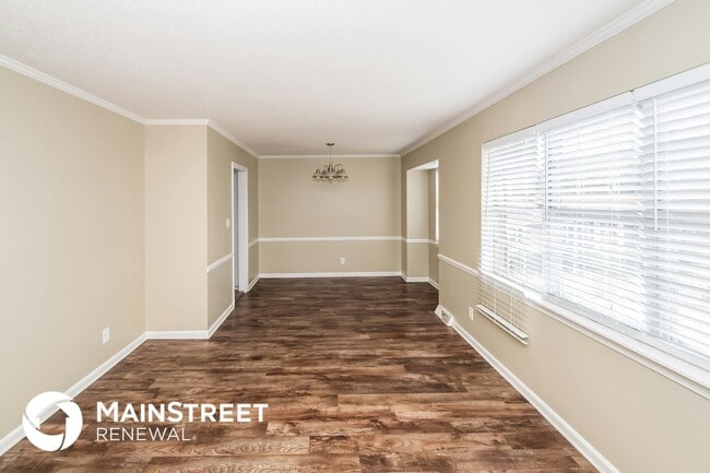 Photo - 300 Ginger Dr NE