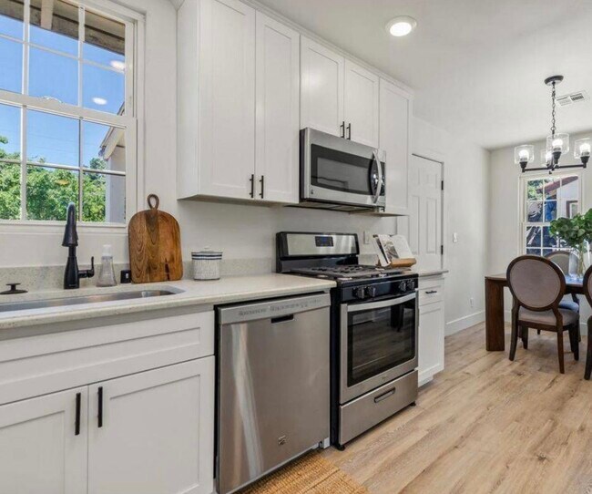 Photo - 1511 Oxford Way House
