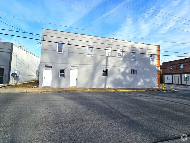 Building Photo - 11675 Beechwood St Rental