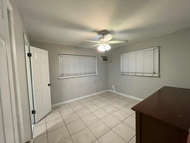 Photo - 105 SE 15th St