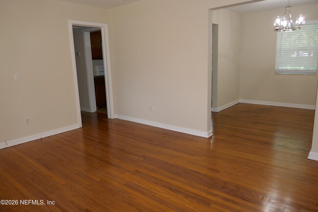 Photo - 2404 Red Oak Dr