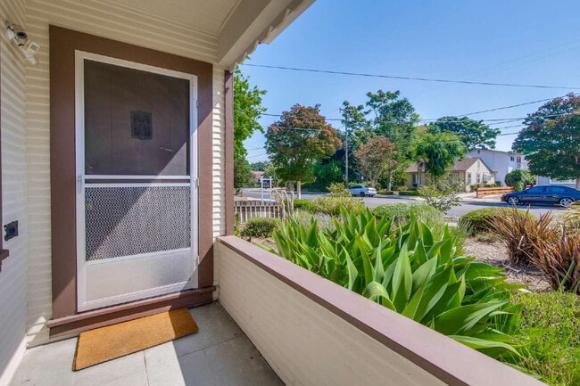 Photo - Bright, Clean and Cozy 2BR, 1BA Single Fam...