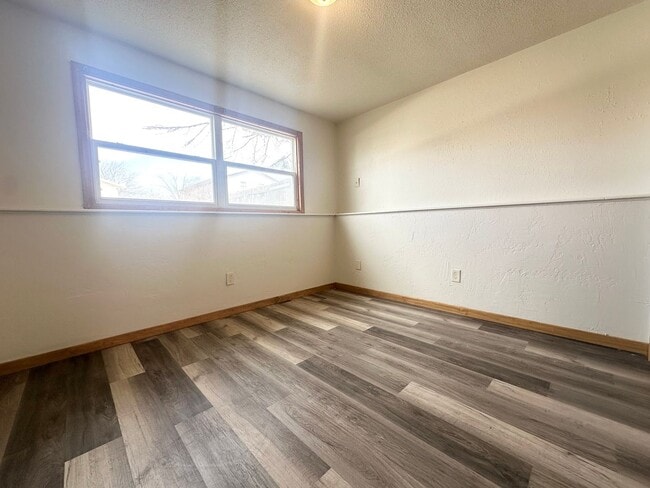 Building Photo - Regal Landing |||| Unit 1