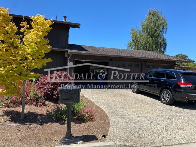 Photo - Beautifully Remodeled 4 Bed/2 Full Bath + 2 1/2 Bath Country Club Park Home