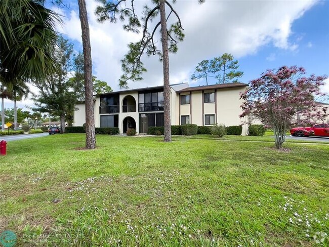 Building Photo - 301 Knotty Pine Cir Unit D2 Rental