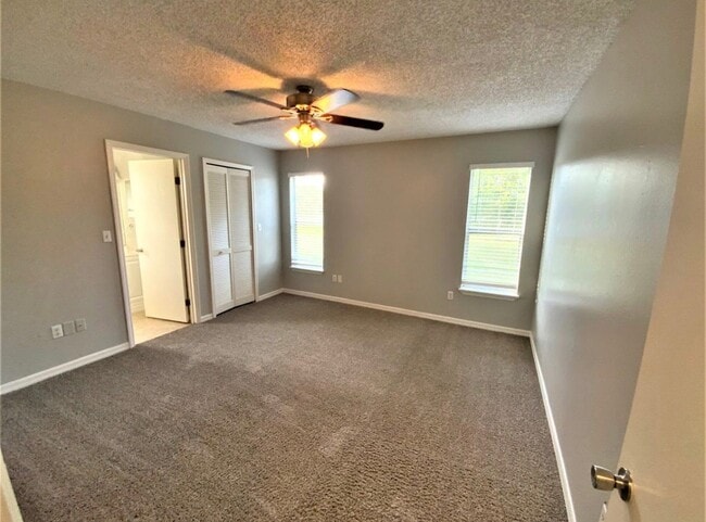 Photo - 1025 St Johns St SE