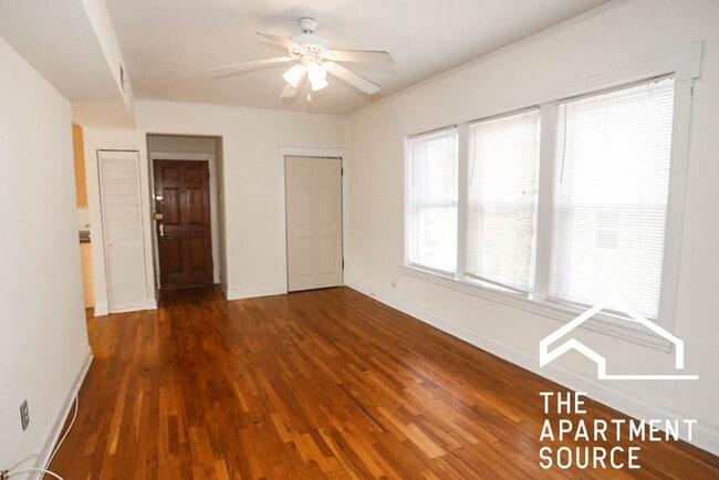 Photo - 3521 N Broadway Unidad 3E