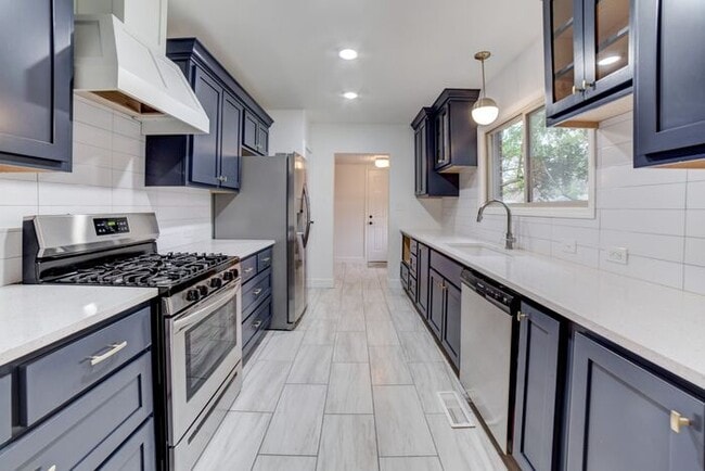 Building Photo - Brookside Bungalow! Newly Remodeled! Rental