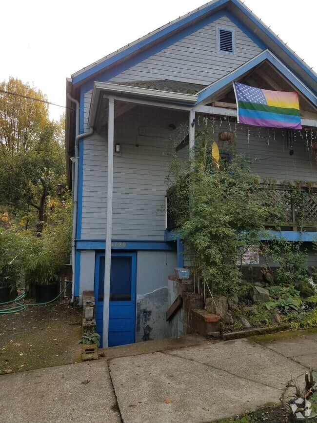 Building Photo - Newly Renovated + Sunny & Bright, 2 Bedroo... Rental