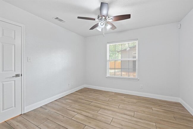 Photo - 6001 Jain Ln