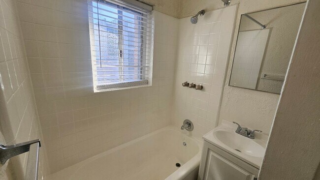 844 S Westlake Ave Unit 209