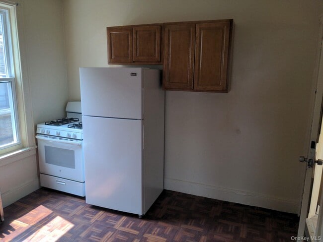 Building Photo - 31-40-40 98th St Unit 2