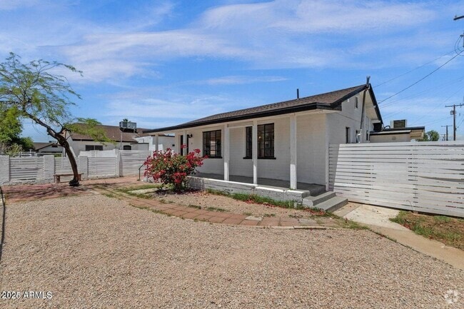 Building Photo - 325 N 18th Dr Rental