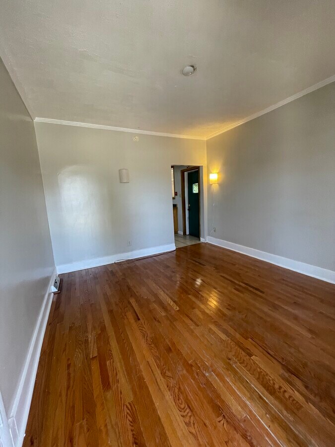 Photo - 226 E Fayette St Unidad A Rental