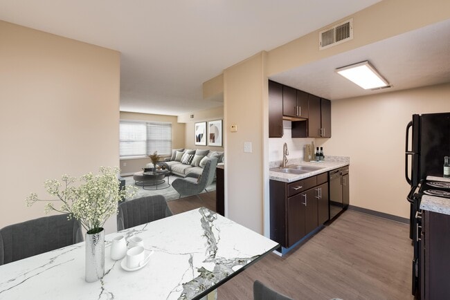 Photo - Governours Square