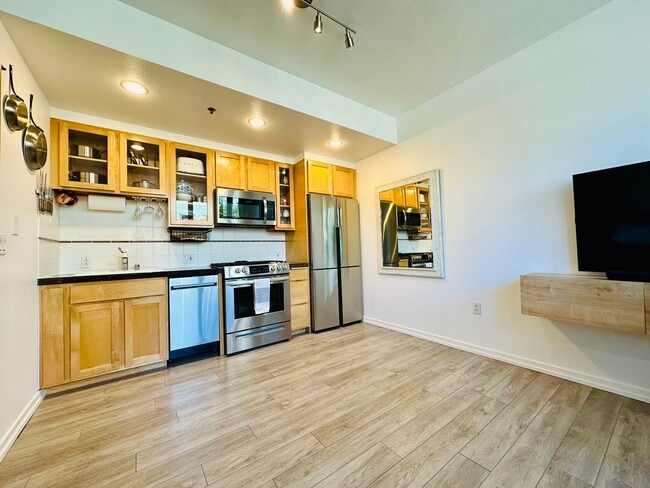 Building Photo - 2801 1st Ave Unit 205 Rental